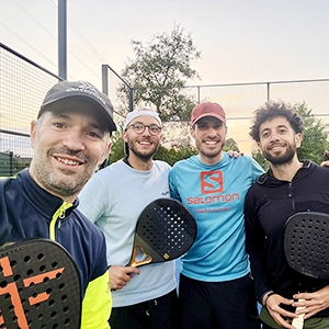 Adriano, joueur parisien, venu faire des cours de padel à Lille avec ses amis Marin et Raywan